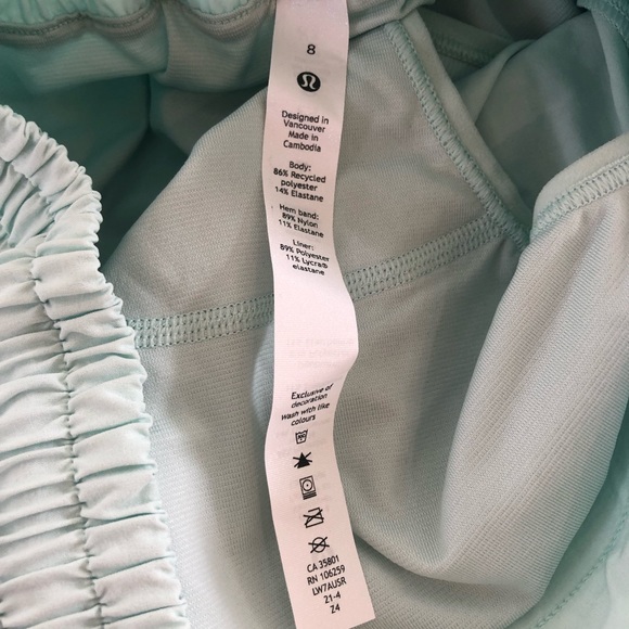 Lululemon Hotty Hot LR Short 2.5” Lined - Picture 3 of 4